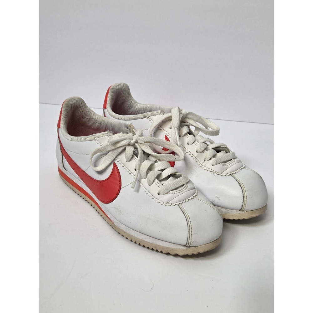 Nike Women's size 7 (US) Orange & White Retro look Sneaker Athletic shoe
